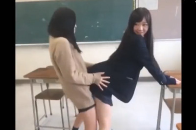 《VINE》パンツにお風呂に疑似セックス♪何も考えずにエロ動画を投稿する日本の女子校生達ww