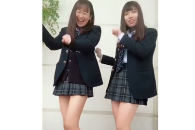 《TikTok》国宝級に可愛いミニスカ女子校生がパンツを見せながら踊る動画を集めてみた♪